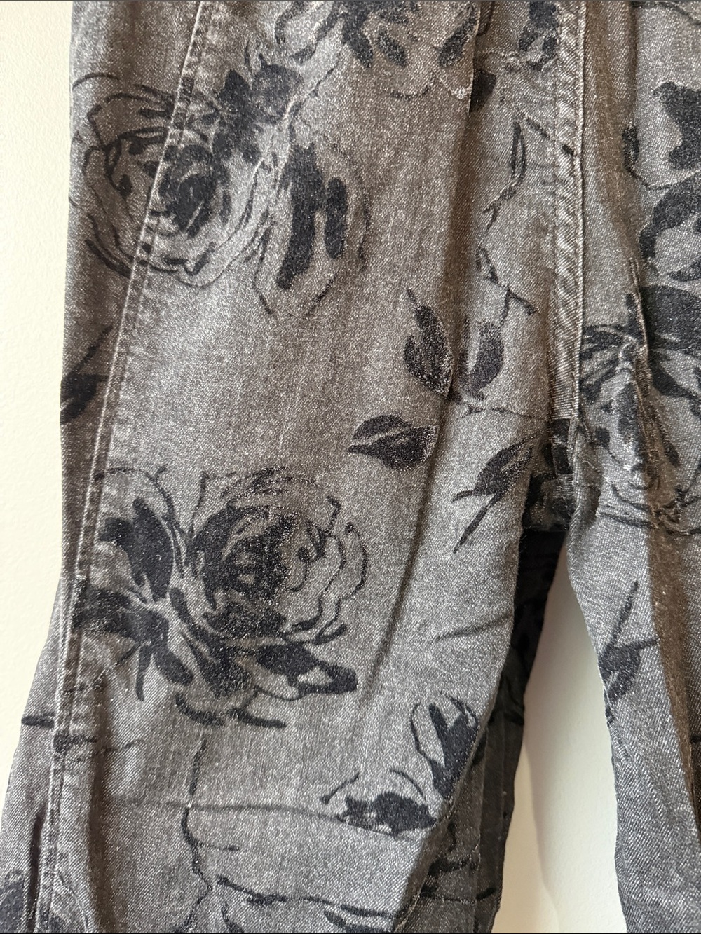Pilcro Black Jeans with Black Velvet Floral Rose size 29 flare wide leg - Picture 4 of 6